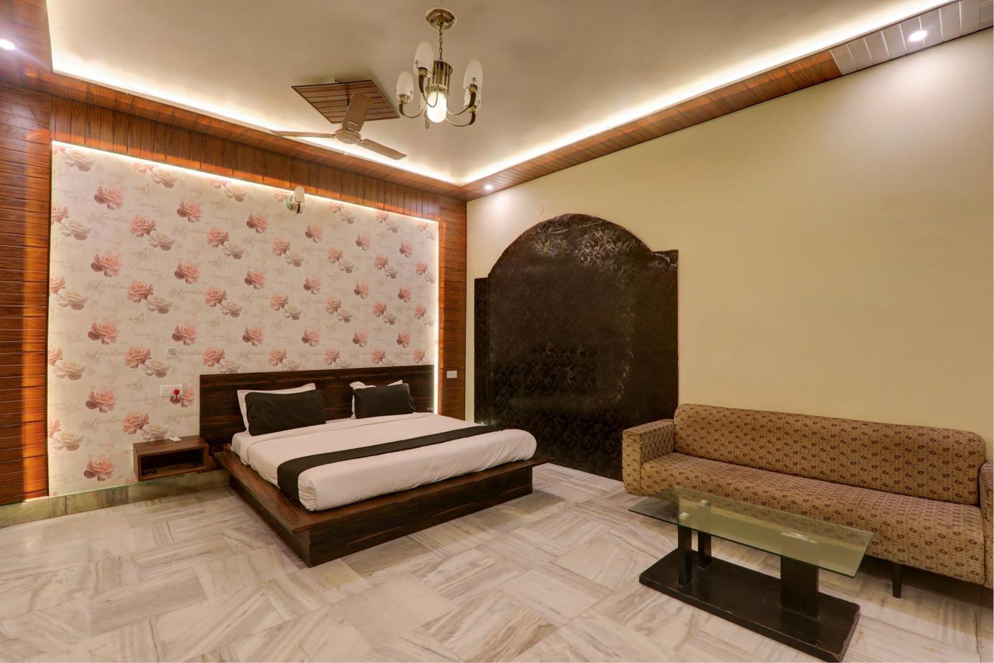 Hotel O Flagship Adbhut Moment Hotel Varanasi Eksteriør billede