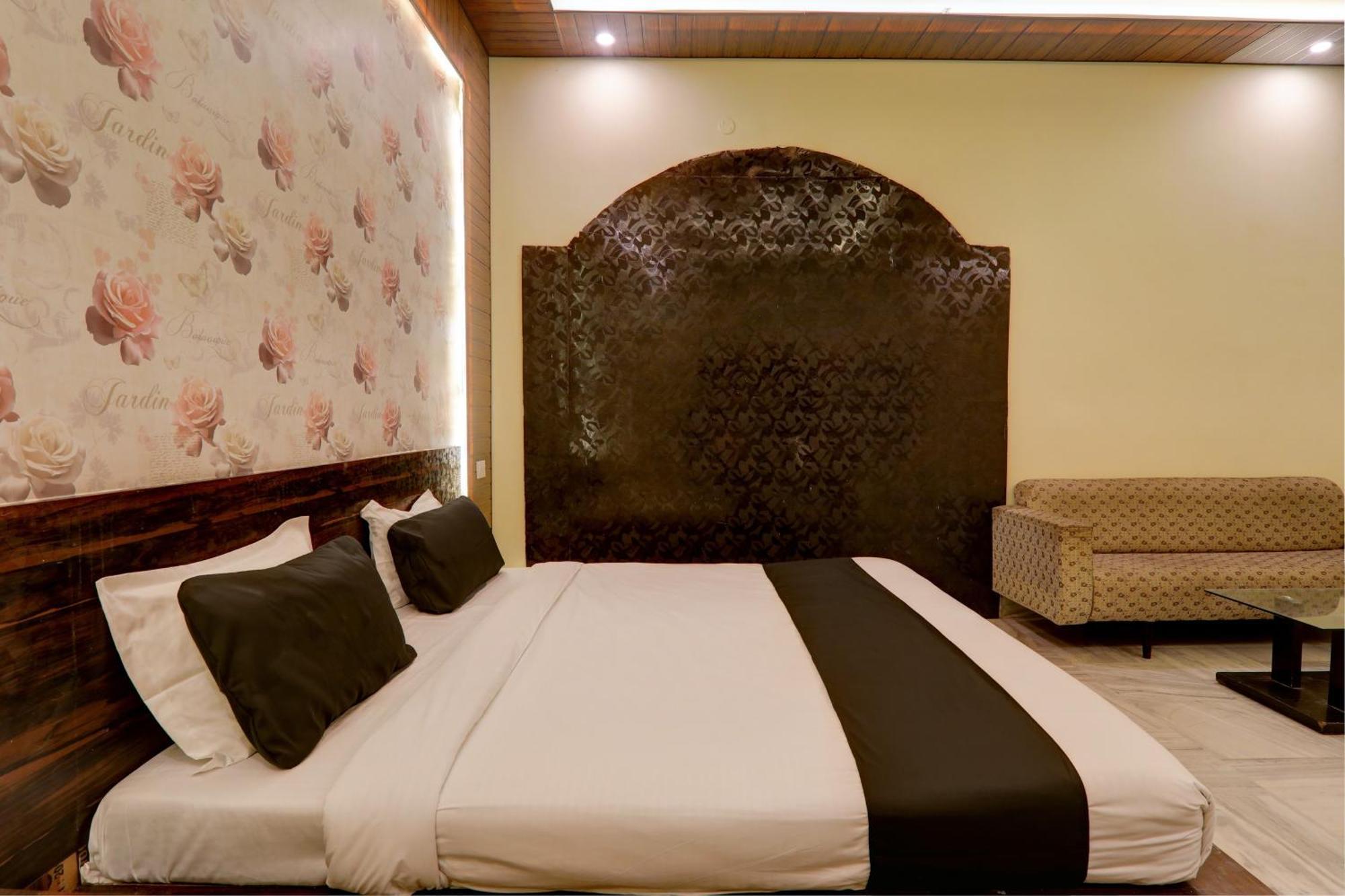 Hotel O Flagship Adbhut Moment Hotel Varanasi Eksteriør billede